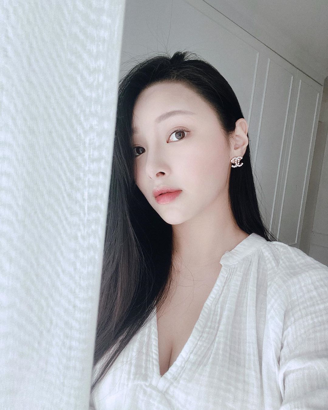 睡衣性感殺！超兇女星「深V一路到底」　網噴血：太美！