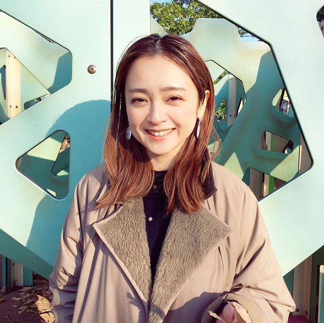 媽媽51歲下海!日本「童顏女神」暗戀對象變繼父:錢都被媽媽拿走