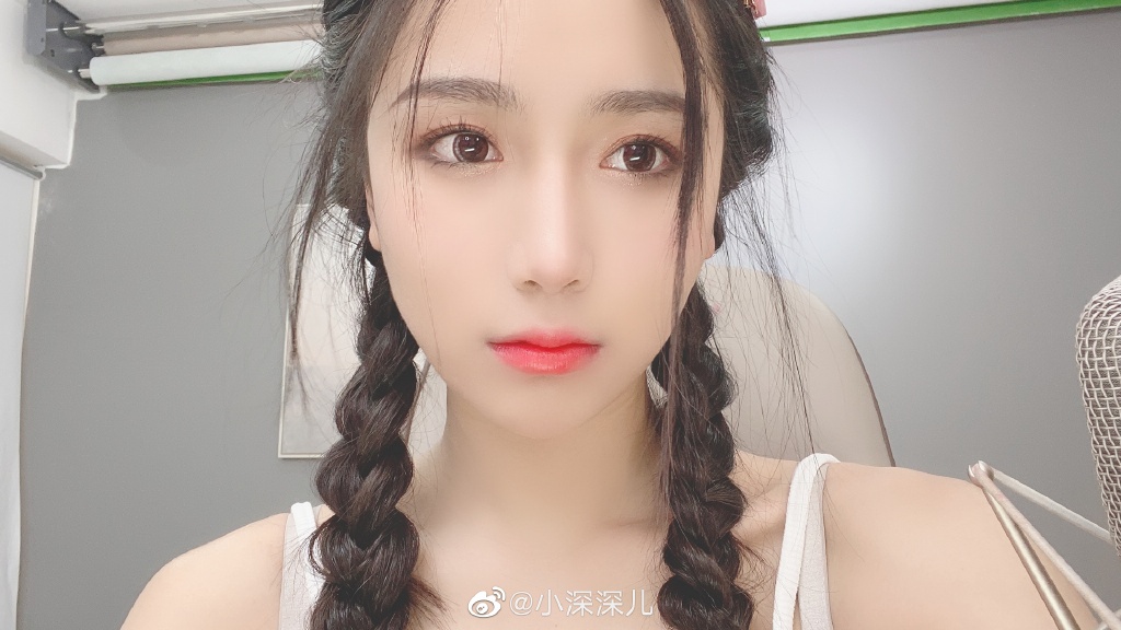 曾差點在鏡頭前走光!正妹網紅「直播試穿男士內內」 網崩潰:不能接受