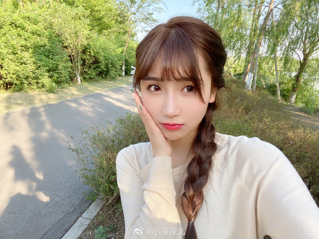 曾差點在鏡頭前走光!正妹網紅「直播試穿男士內內」 網崩潰:不能接受