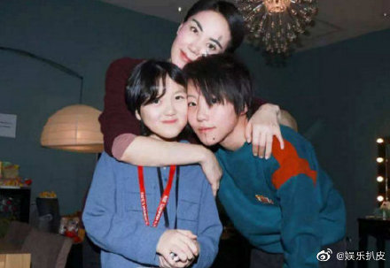 王菲「母女合照」曝光!「凍齡美貌」根本姊妹 網嚇歪:怎愈來愈美!