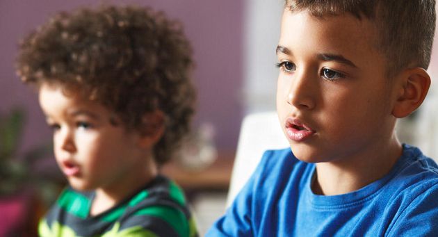 淚崩斷食!男童賴床《Minecraft》「一年心血」慘被刪 網氣:混蛋