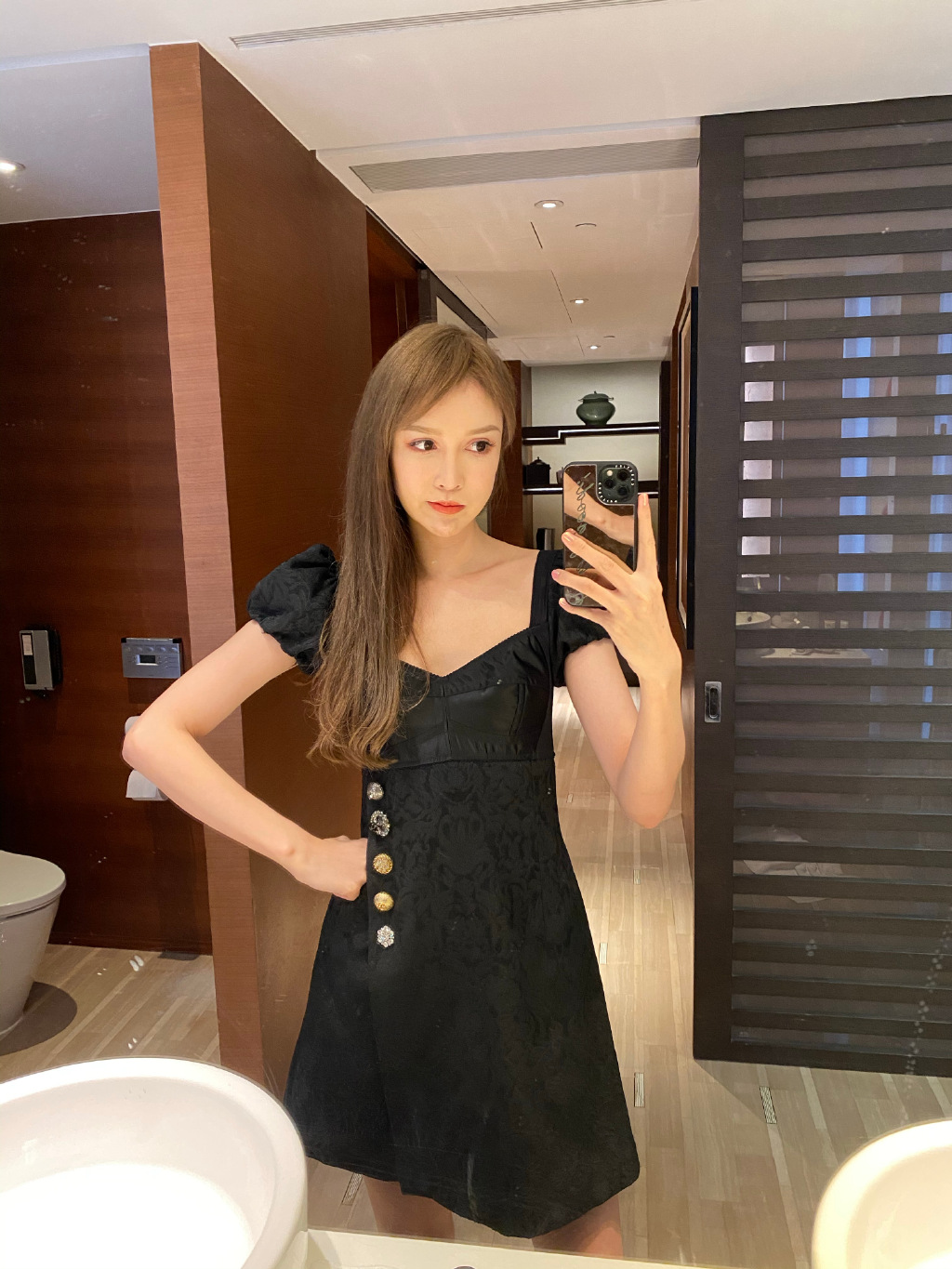 14歲就進廠！超兇網紅「16年整形100次」　「術後照曝光」嚇歪網！