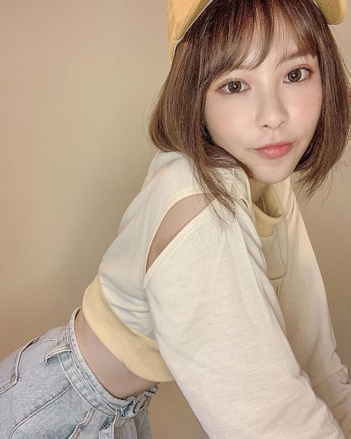 曾直播親女生!實況正妹「失控發言」爆解約 網:8794狂