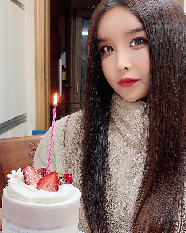 遭爸狠酸「早知道不要生」！「韓國利菁」一天狂賺258萬：高中後就沒講話