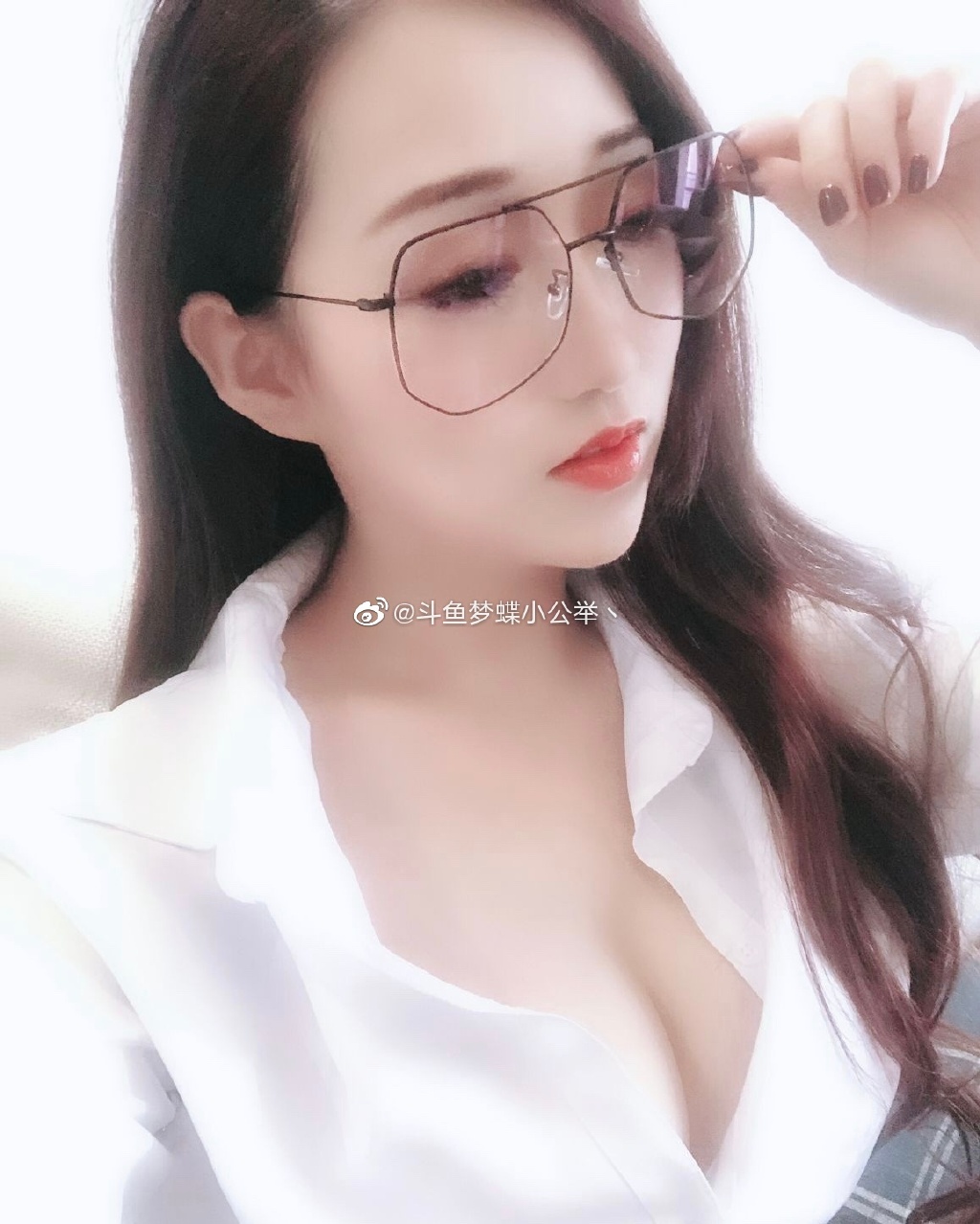 遊走尺度邊緣！超兇網紅「太兇狂被偷瞄」反嗆老司機：我很貴！