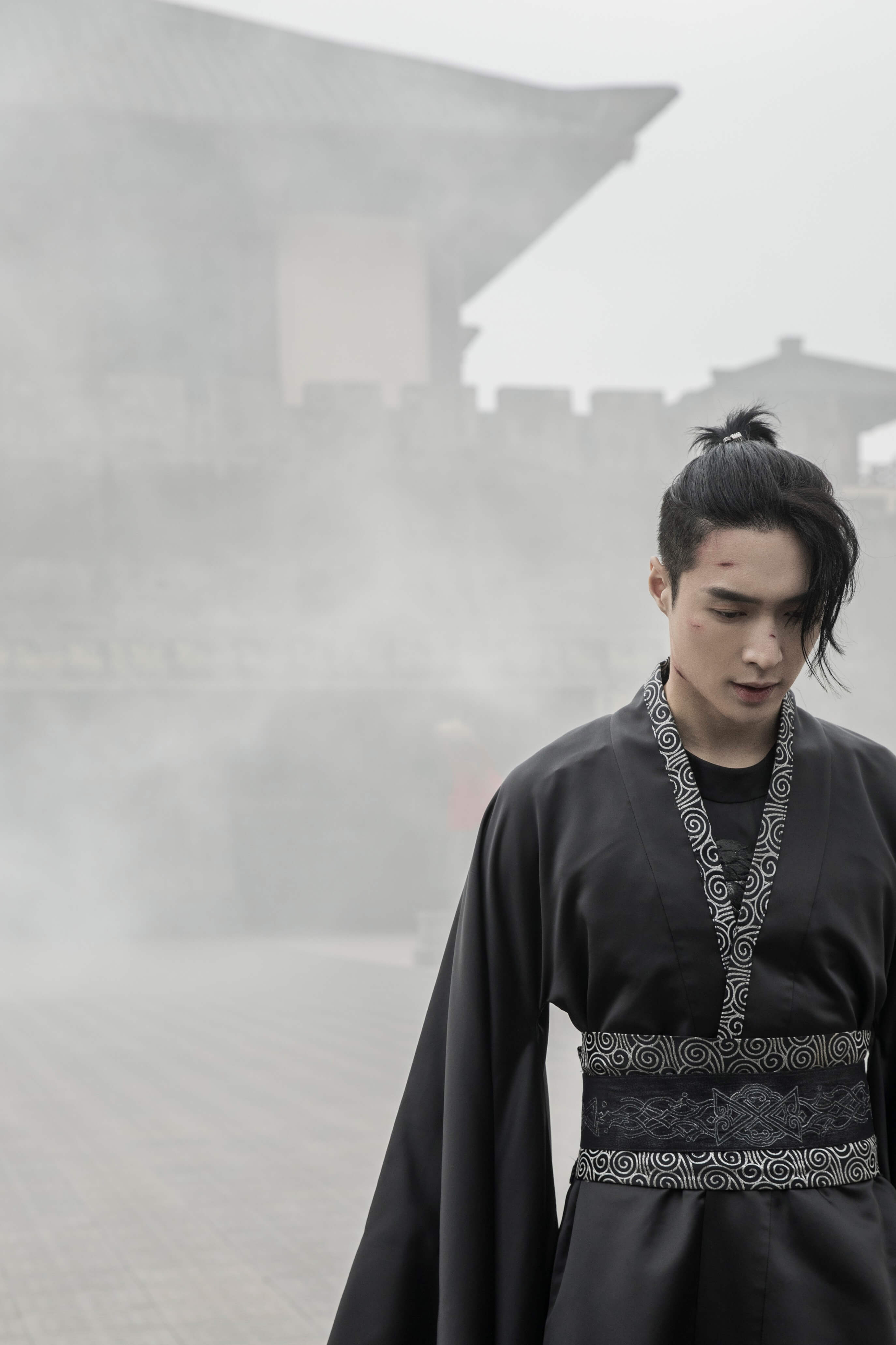 張藝興「古裝造型曝光」!跨時空對話項羽 裸上身帥氣爆棚