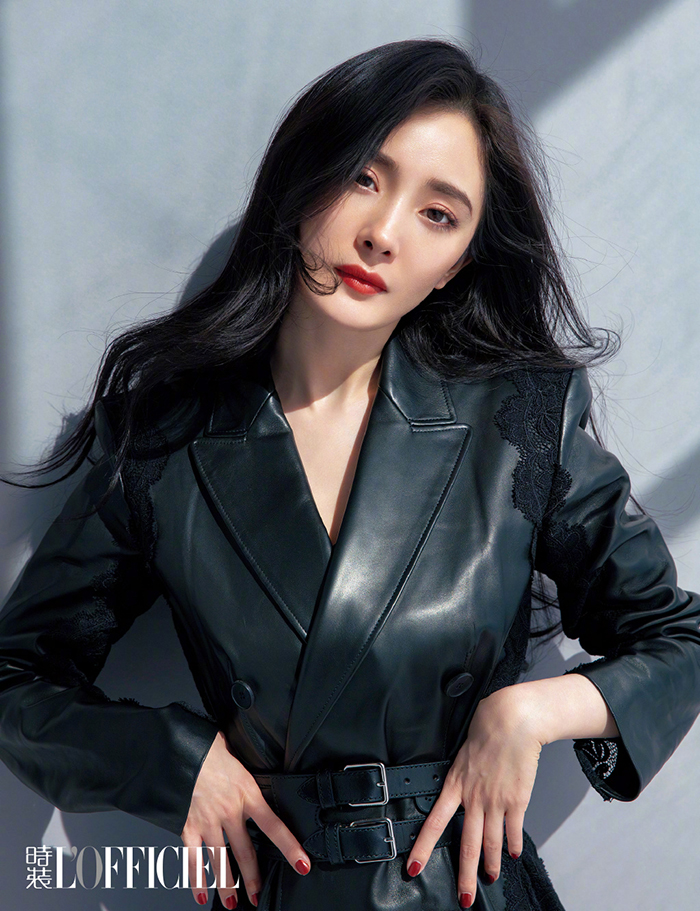 罕曬「激短新髮型」!楊冪「胸前解扣」深溝現形 網驚喊:太性感!