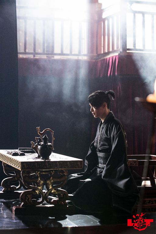 張藝興再發威!新專輯狂掃「總榜冠軍」:合作《與神同行》視覺團隊