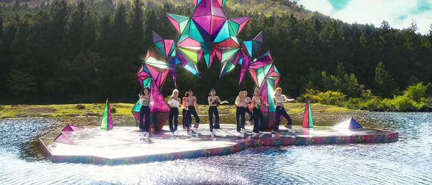 TWICE陷抄襲風波！MV「出現99%相似藝術品」  JYP認了：已跟原作者聯絡