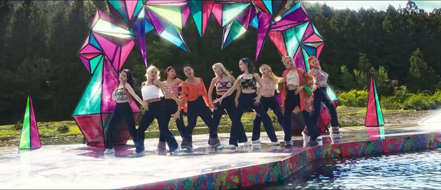 TWICE陷抄襲風波！MV「出現99%相似藝術品」  JYP認了：已跟原作者聯絡