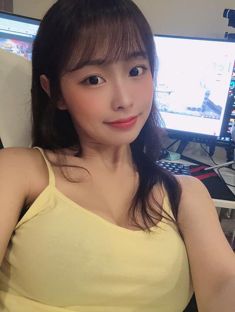 越穿越少?實況兇妹G球撐炸「平口小可愛」 網嗨:湘噴噴