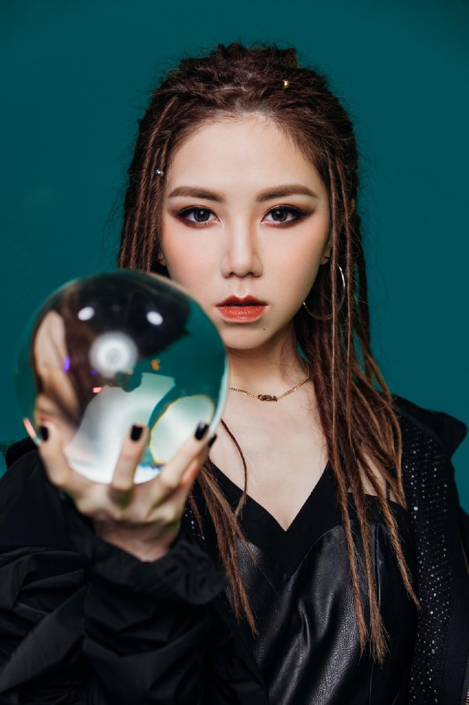 再創樂壇記錄！鄧紫棋「第三首歌破億觀看」：華語首位女歌手