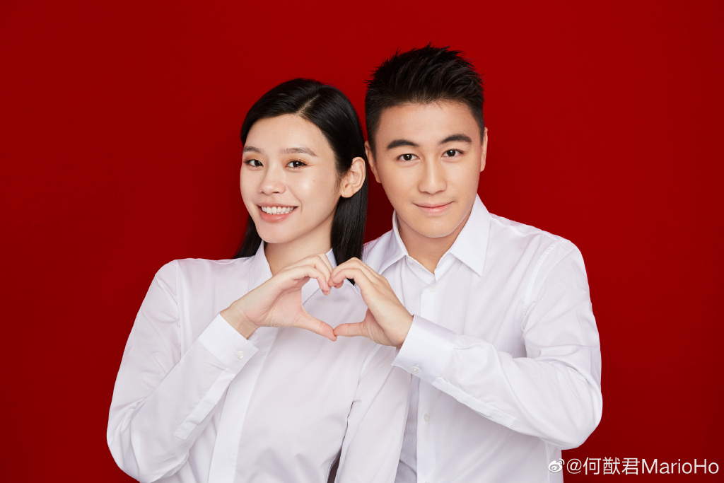 賭王兒真實身高曝光！「比妻矮一大截」　網看傻：只有165？