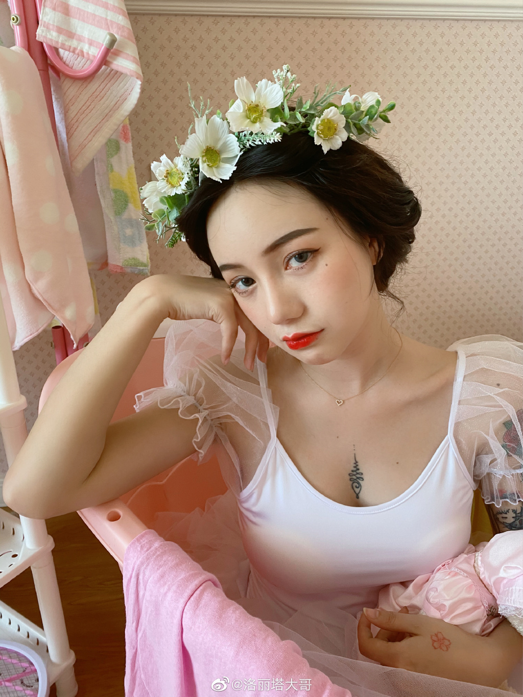 為搏關注沒極限!實況兇妹「炸出暈暈」側面全看光 U質台秒被BAN!