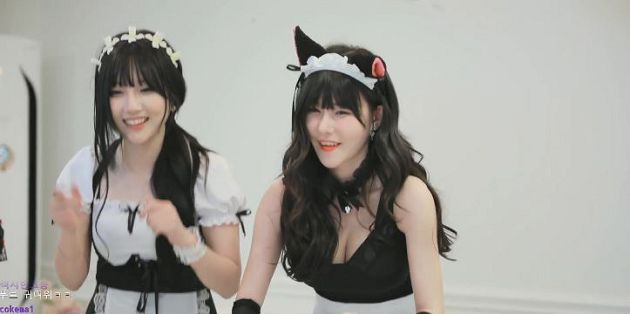 打蛋太激烈！韓正妹直播主「春光全洩」  網：真的不會被BAN?