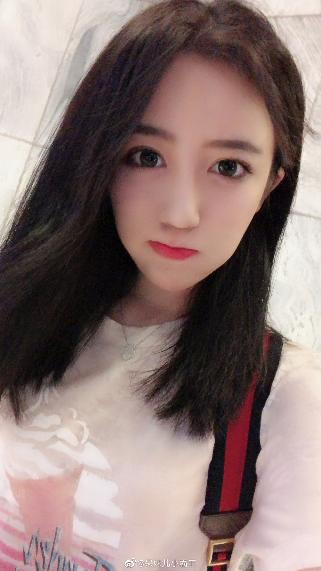 為搏關注沒極限!實況兇妹「炸出暈暈」側面全看光 U質台秒被BAN!