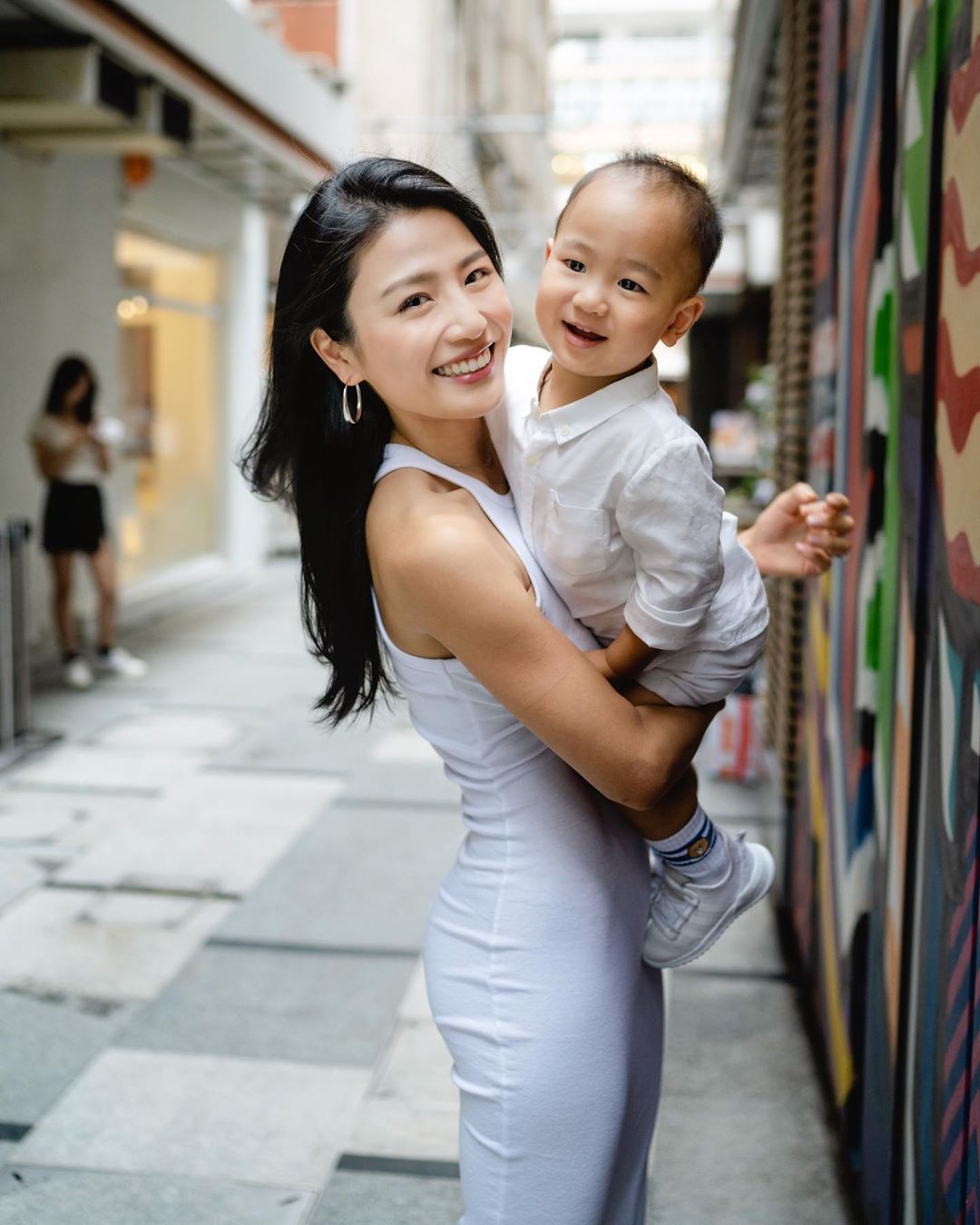 辣秀八字女乃！「港版瑤瑤」比基尼只遮三點　「超狂馬甲線」嚇歪網！