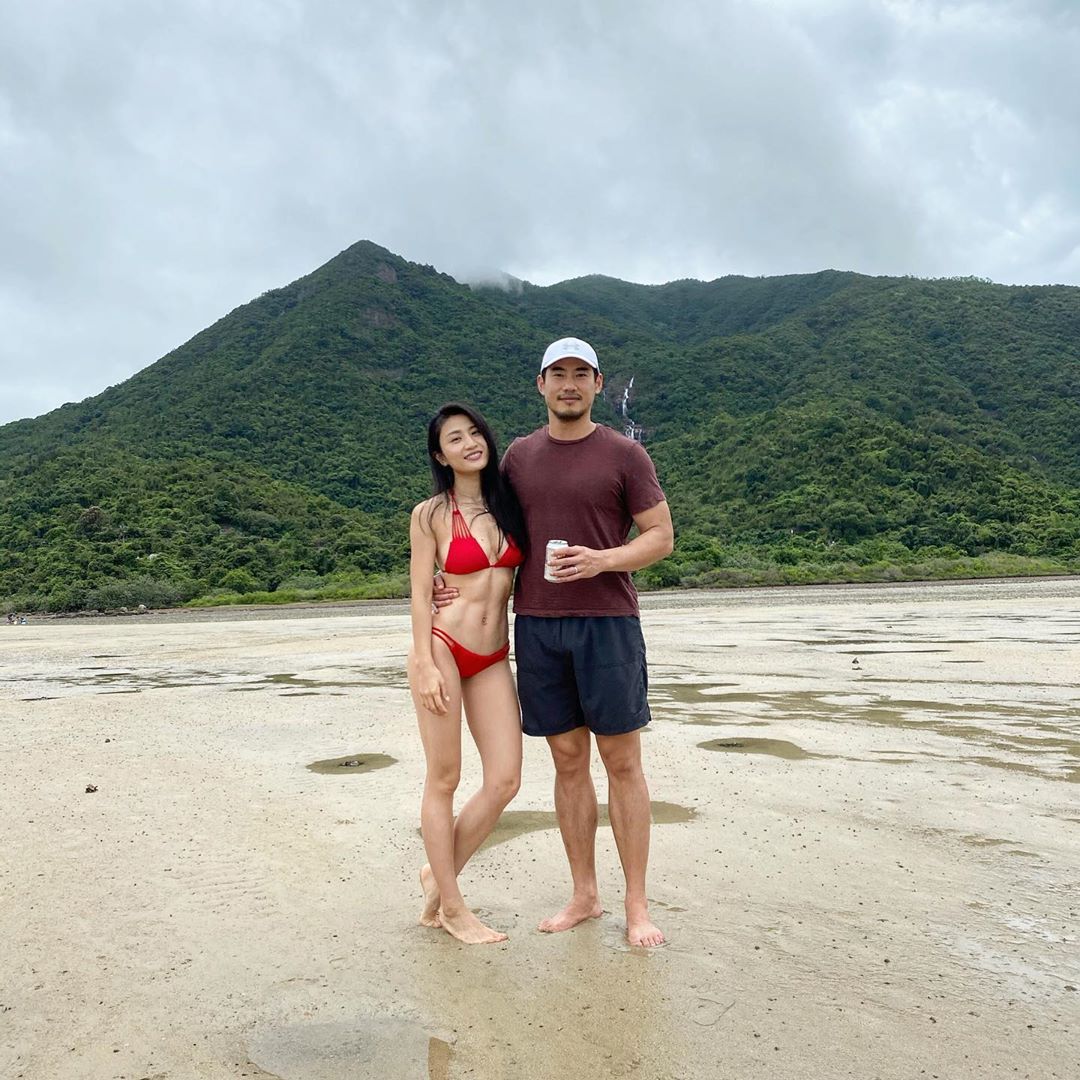 辣秀八字女乃！「港版瑤瑤」比基尼只遮三點　「超狂馬甲線」嚇歪網！