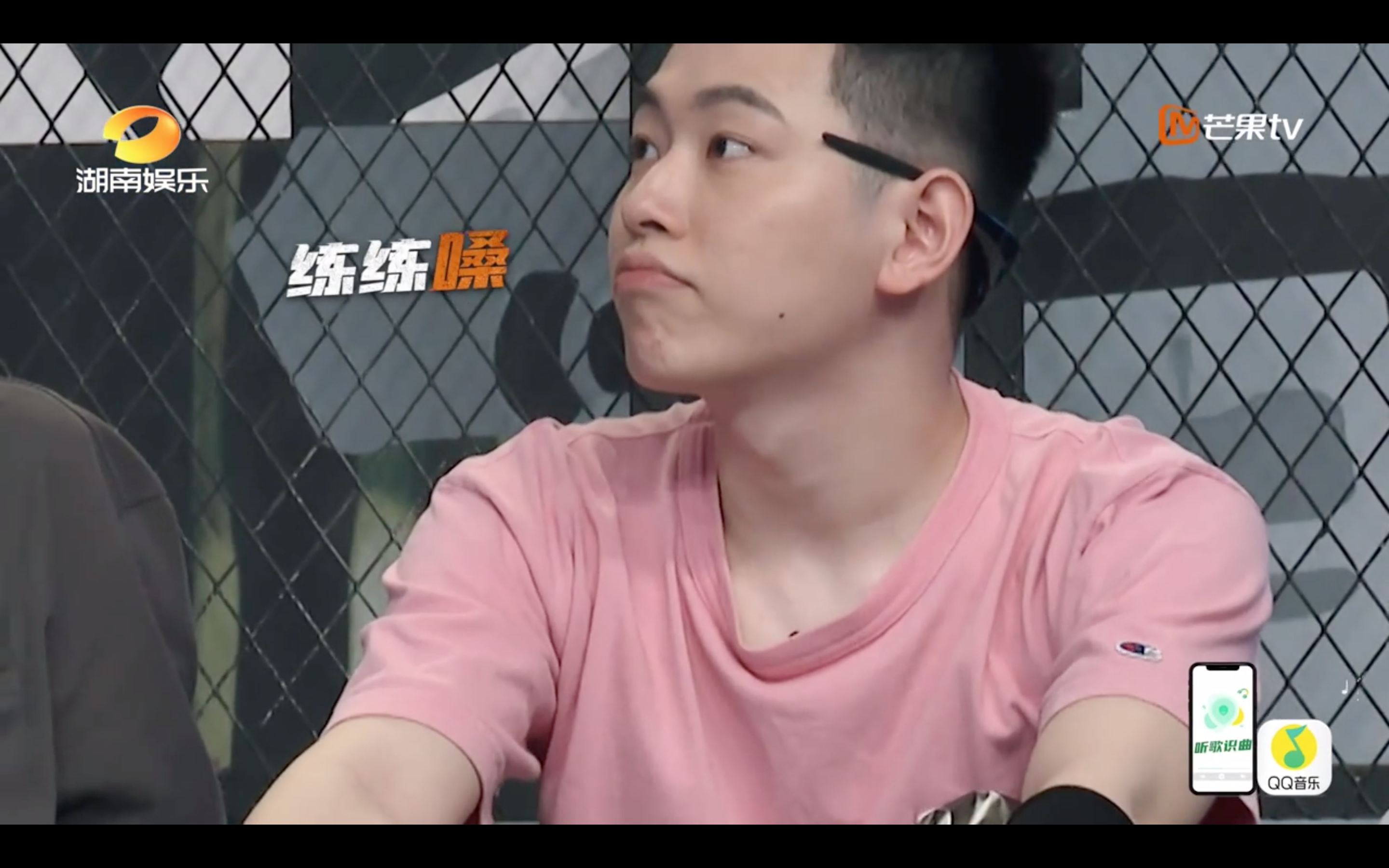 怪咖來襲!他狂練「突突」口技還配節奏 選手尬笑:我就坐他前面