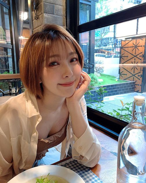 形象險崩！實況甜心「閨房細節」遭曝光　網嚇：床上有玩具