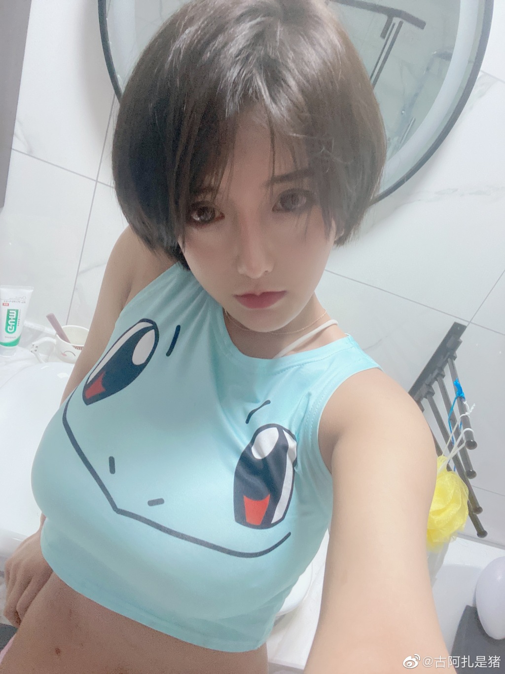 尺度大開?實況兇妹深夜曬「棒狀物體照」 網一看罵爆:太惡俗!