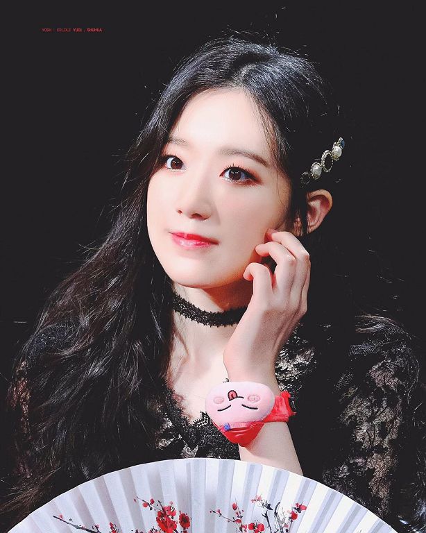 2年沒換過髮型!舒華「旁分妹妹頭」造型曝光:完全不一樣