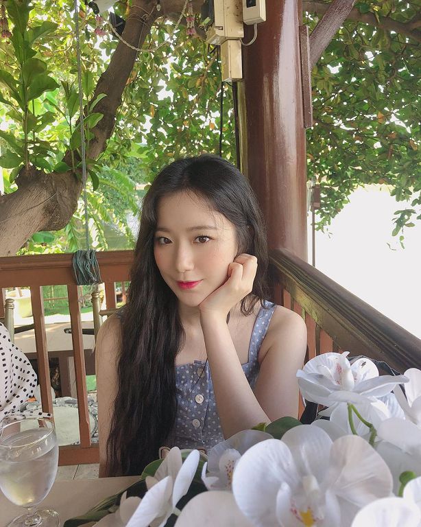 2年沒換過髮型!舒華「旁分妹妹頭」造型曝光:完全不一樣