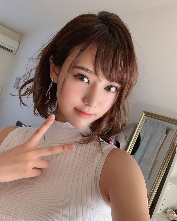 日本F杯正妹牙醫爆紅！襯衫爆開「春光外洩」 網：全看光了～