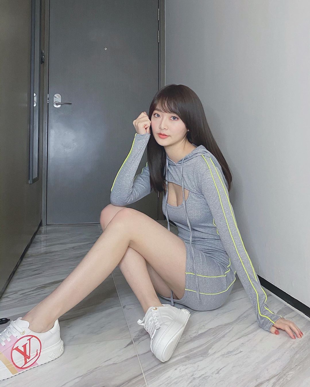 中洞大開！超兇女星「擠出渾圓半球」　「迷濛床照流出」引暴動！