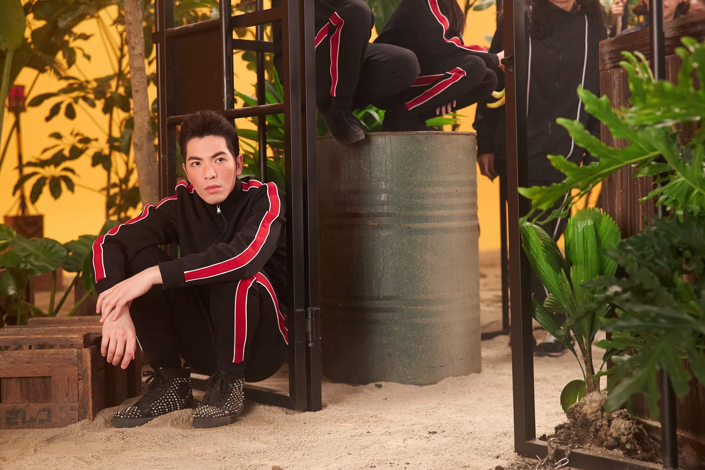 化身猴子大展野性!蕭敬騰「號召10位小孩」齊跳抖肩舞