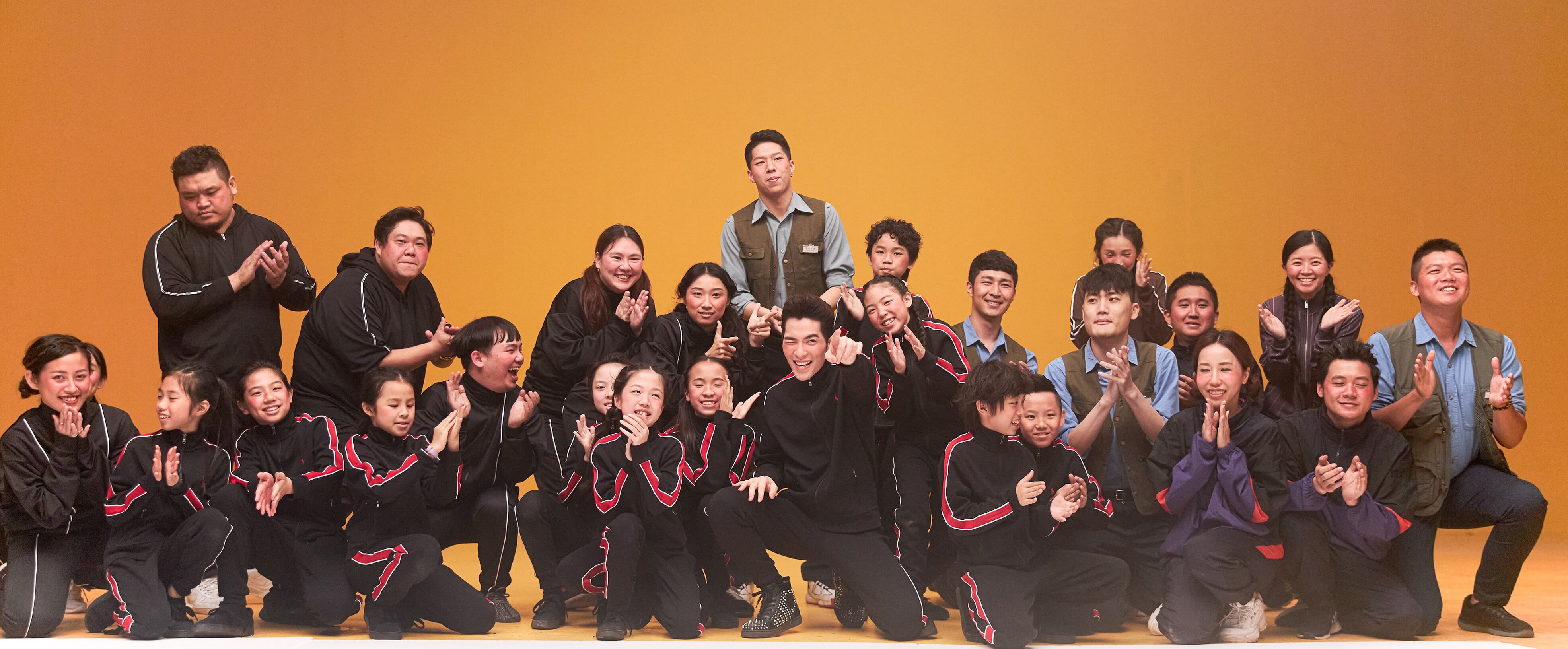 化身猴子大展野性!蕭敬騰「號召10位小孩」齊跳抖肩舞