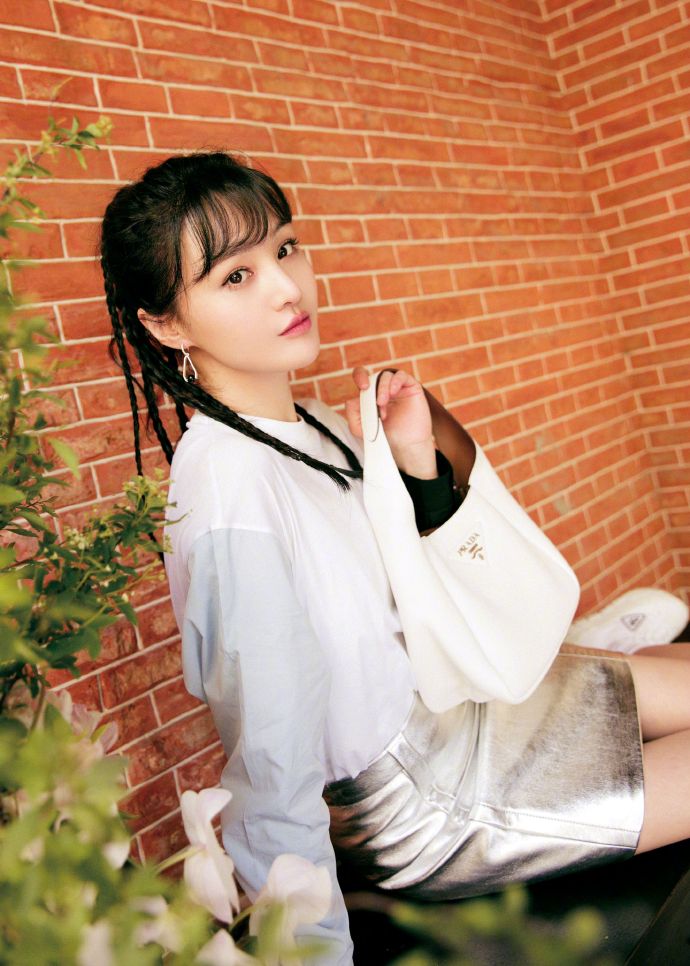 這麼缺錢？鄭爽免費原味衣「轉賣2100」　網傻眼：窮瘋了嗎？