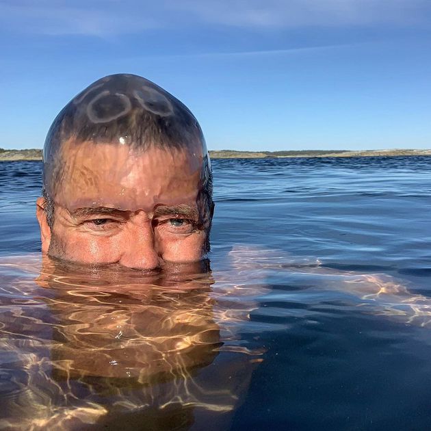 想紅想瘋了?挪威第一狂人「水母套頭」:一點感覺都沒有~