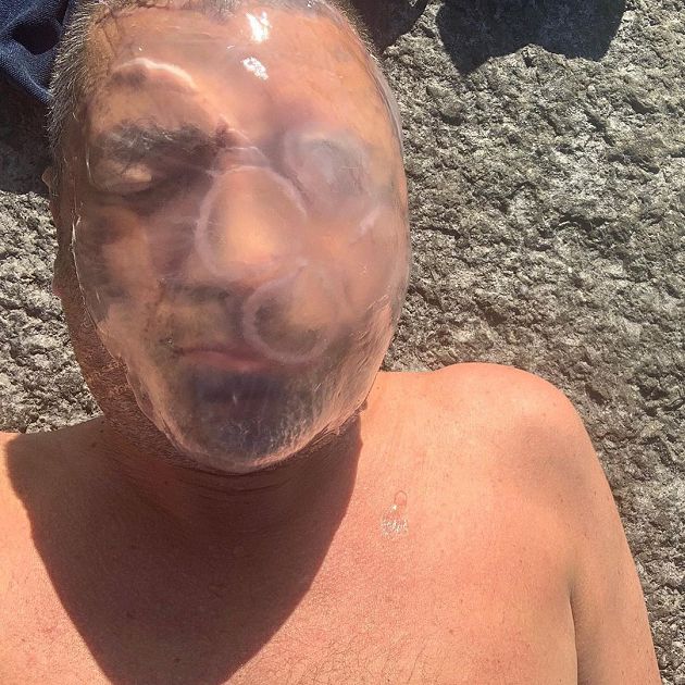 想紅想瘋了?挪威第一狂人「水母套頭」:一點感覺都沒有~