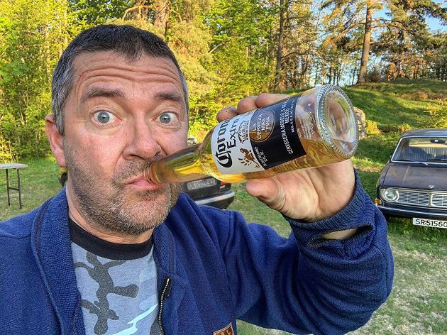 想紅想瘋了?挪威第一狂人「水母套頭」:一點感覺都沒有~