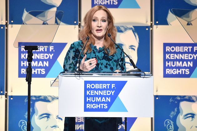 英國演員丹尼爾雷德克里夫（Daniel Radcliffe），圓眼鏡、西瓜頭的形象更是深植人心。近來，JK羅琳因為失言風波，曝光了自己的童年經歷！