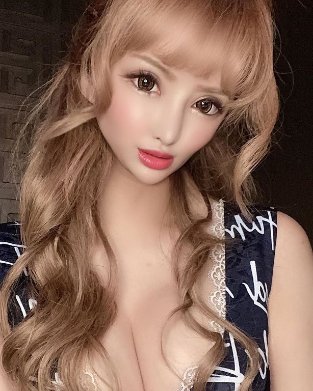 精緻過頭!日本萌妹網紅「挨批塑膠」:長得太像芭比娃娃