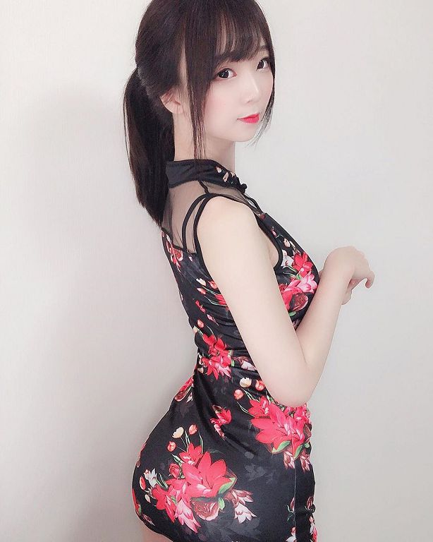 韓直播主害羞熱舞！音樂一下「直接搖起來」  網：最愛這個表情