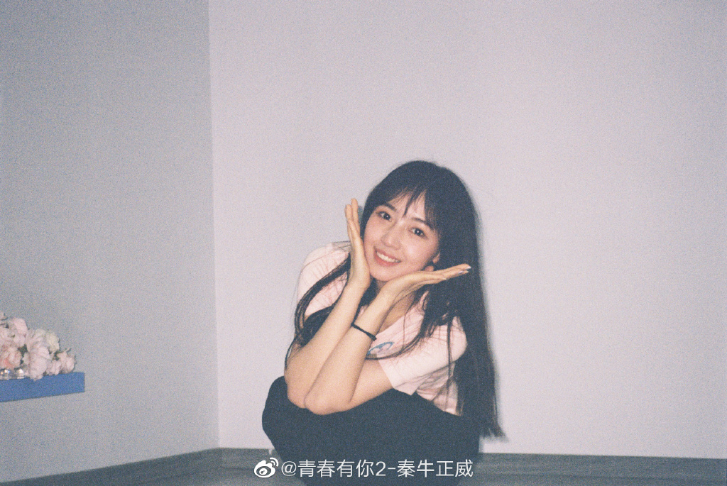 土到掉渣！《青你2》秦牛正威「時尚照曝光」　網傻眼：你哪位？