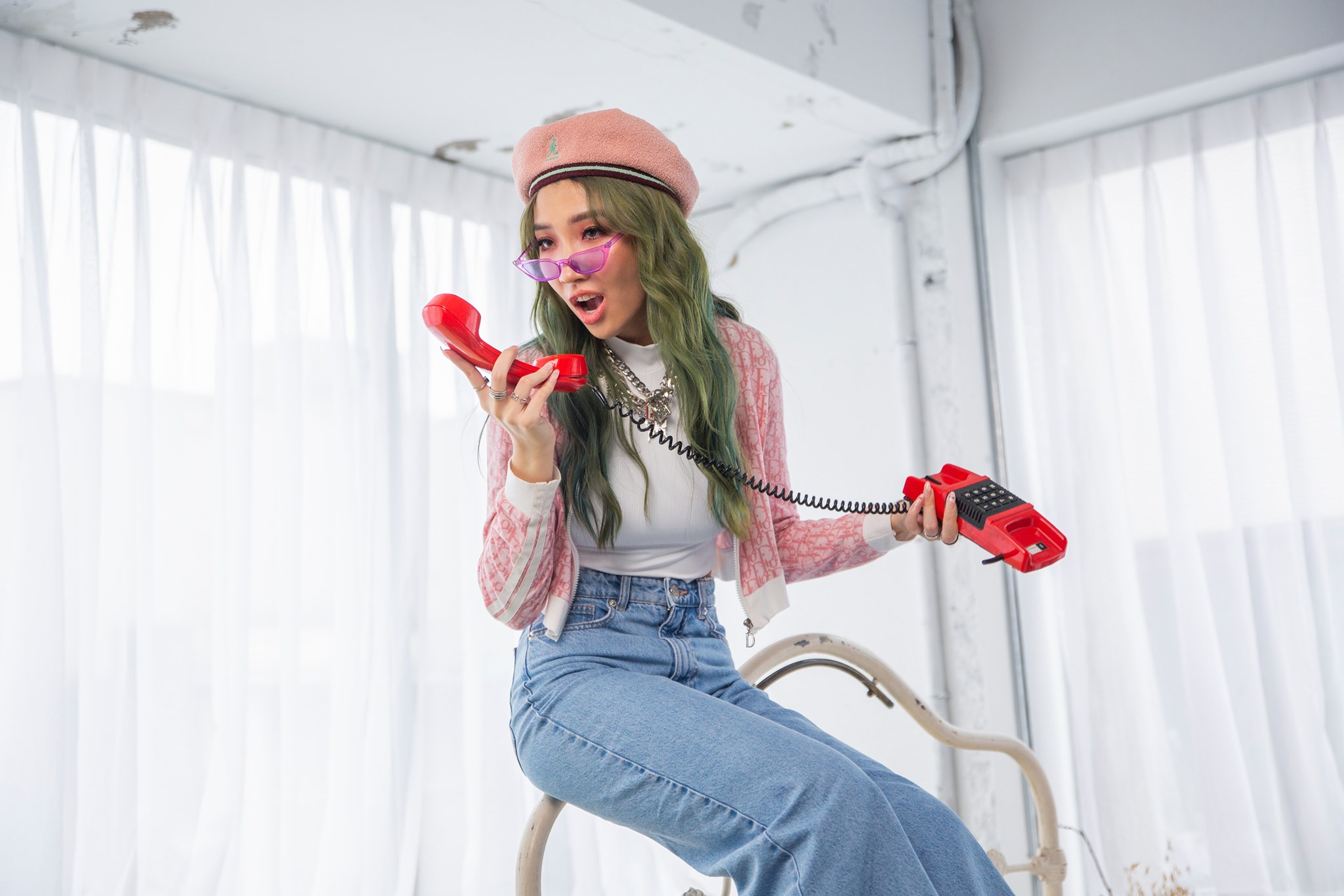 新歌成抖音夯曲!Karencici「揪7位好友視訊拍MV」超驚喜