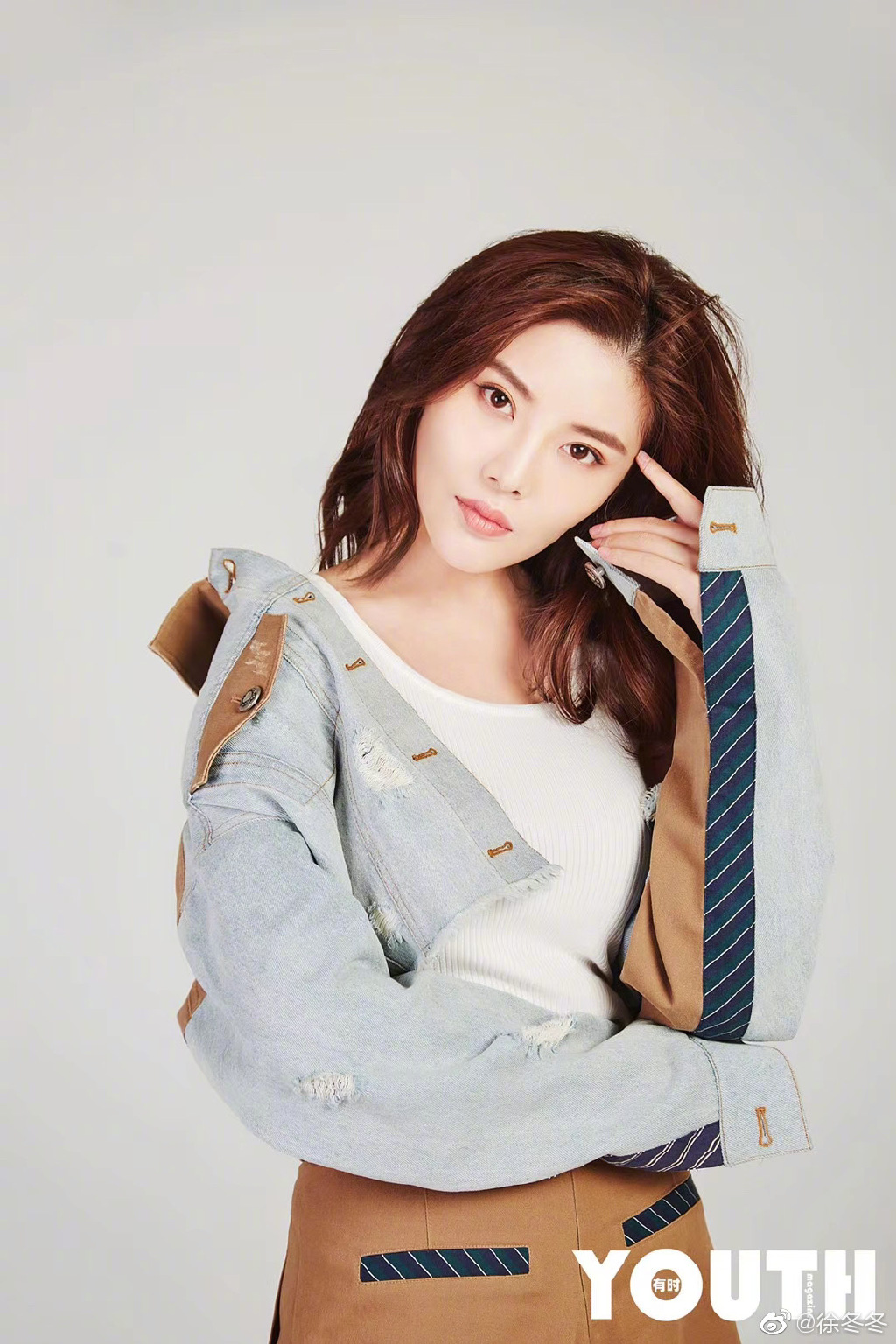 肉肉溢出來!超兇女星「衣服包太緊」形狀全勒出 網驚:有點多