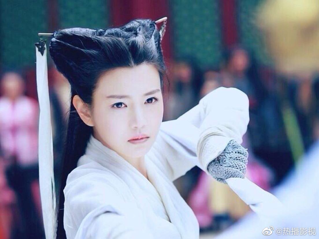 陳妍希在飾演陸劇《神鵰俠侶》時，就曾被網黑「沒有看過這麼胖的小龍女」、「這是小龍包吧」等。她與中國男星陳曉因此劇結緣，且事後編劇于正還爆料當初選陳妍希的原因只是因為「陳曉喜歡」。大家紛紛說到「原來是真愛」。