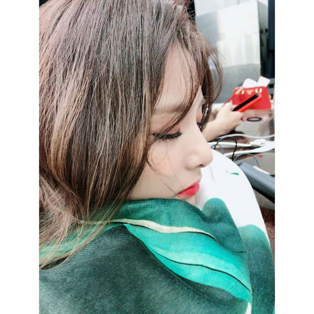 醜照全流出!子瑜「生日被出賣」:大張嘴巴打哈欠