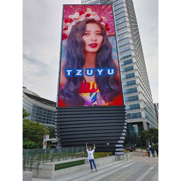 醜照全流出!子瑜「生日被出賣」:大張嘴巴打哈欠