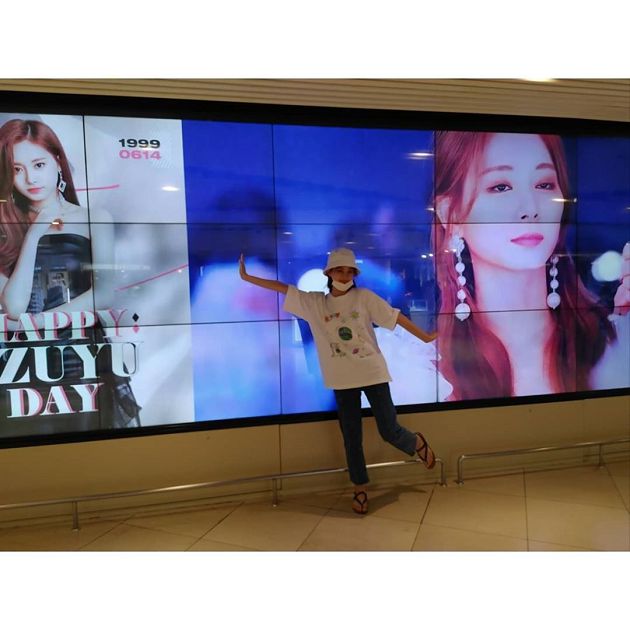 醜照全流出!子瑜「生日被出賣」:大張嘴巴打哈欠