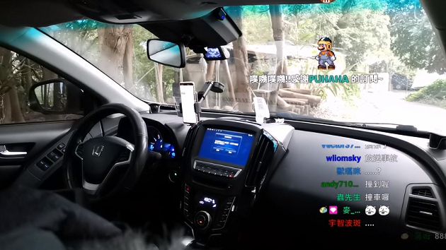 扯!實況正妹「放送車禍」真實反應惹議 網:駕照雞腿換的?