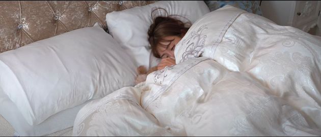 明日花綺羅睡顏曝光!「上廁所」模樣全入鏡:3天破百萬觀看