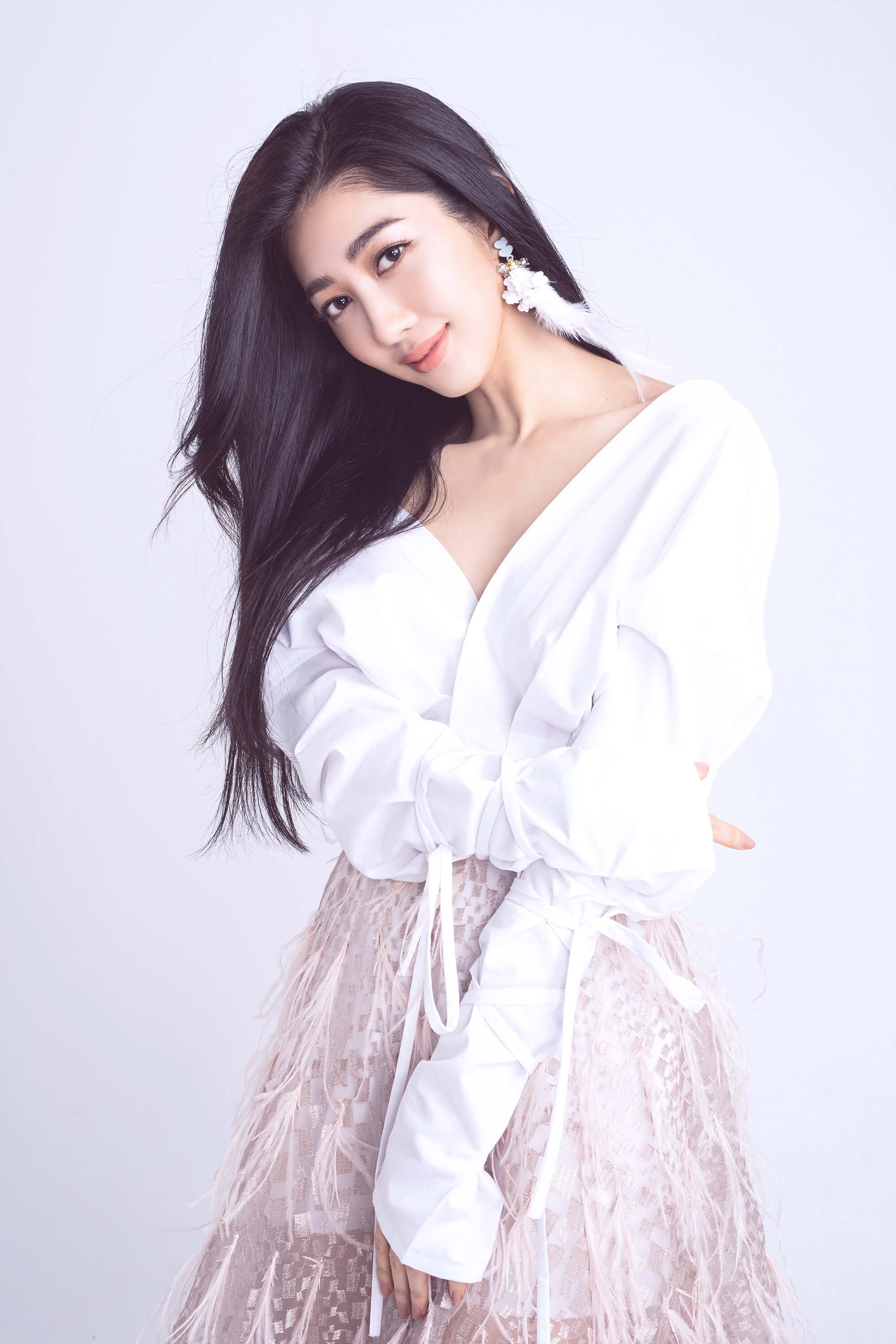 本土劇林志玲「王晴」發片超曲折 「洋裝開深V」仙氣爆棚!