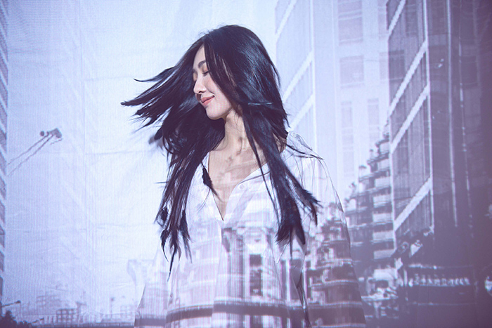 本土劇林志玲「王晴」發片超曲折 「洋裝開深V」仙氣爆棚!